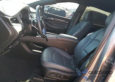 2023 Buick Enclave Essence z USA, uszkodzony, nr VIN 5GAEVAKW2PJ228909